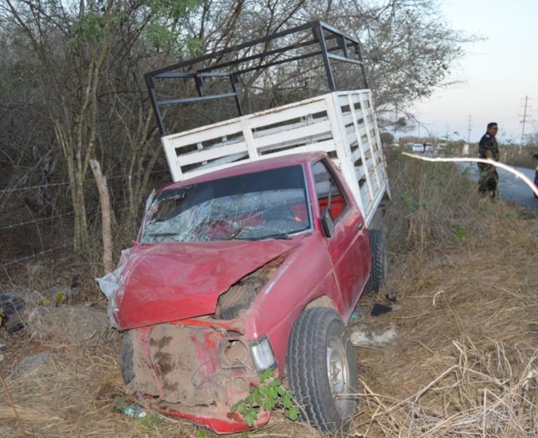 Estalla llanta de camioneta y albañiles salen ‘por los aires’ en la Temozón-Chablekal