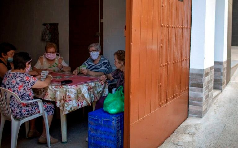 Coronavirus puede aumentar la brecha entre hombres y mujeres, advierte el FMI