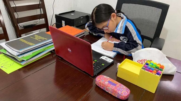 Dificultades técnicas en el primer día de clases por tv