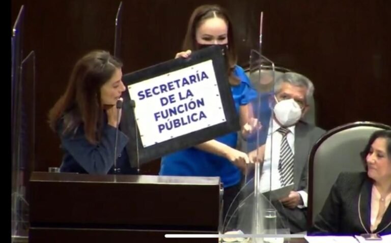 Regalan tapete a titular de SFP en comparecencia; “eso ha sido”, le reprochan