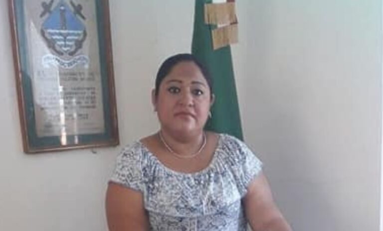 Pequeño grupo de extranjeros reta a la autoridad