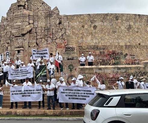 Trabajadores de Pemex protestan en Mérida para exigir atención médica