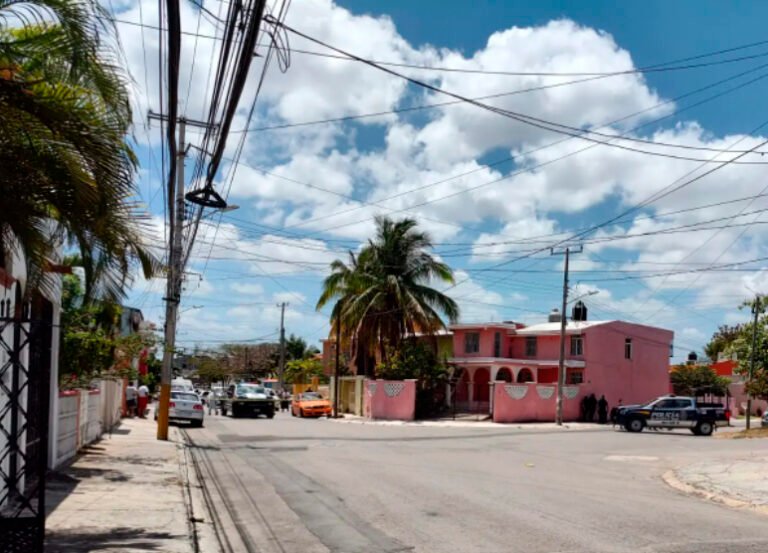 Encuentran cadáver en estado de putrefacción dentro de una cajuela