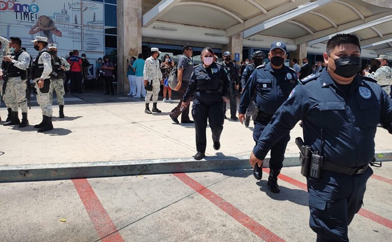 Aeropuerto Internacional de Cancún confirma falsa alarma, tres letreros provocaron el estruendo