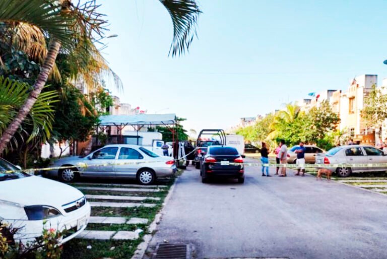 Hombre resbala de una escalera y muere en Cancún