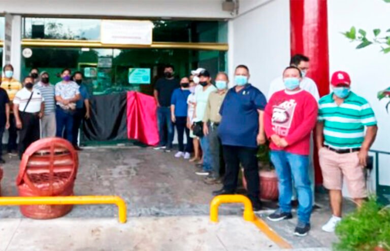 Empleados del restaurante ‘Hong Kong’ comienzan huelga por abusos laborales
