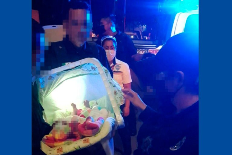 Rescatan a bebé encerrado en un automóvil