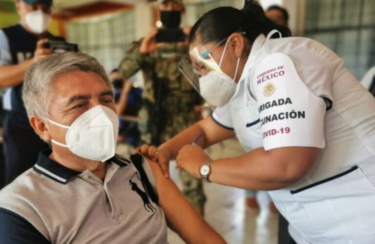 López Gatell reconoce un faltante del 10% en la cobertura de vacunación para la población adulta