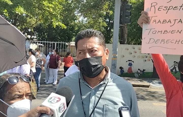 Empleados del ISSSTE entregan pliego petitorio para aceptar cambio al nuevo hospital