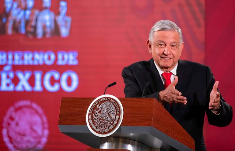 AMLO pide a legisladores de oposición  aprobar la reforma eléctrica