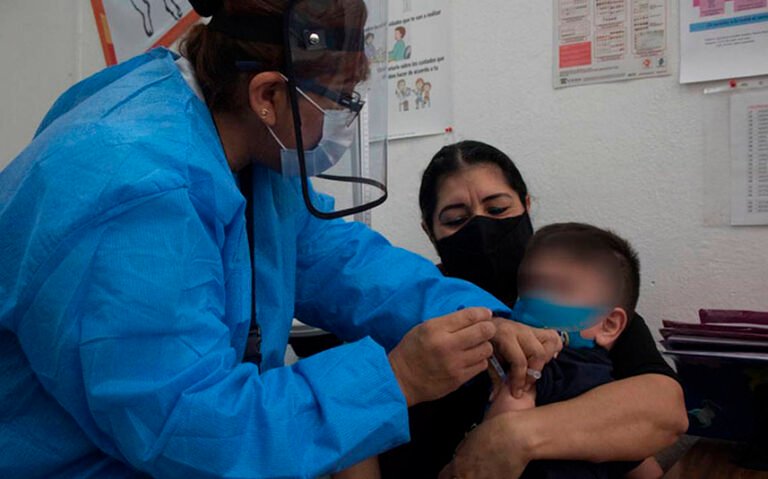 México prepara vacunación anticovid para menores de 5 a 12 años