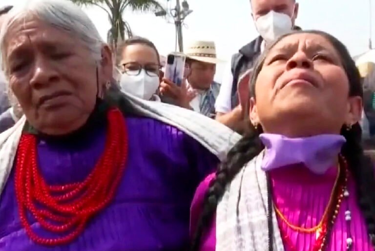 Indígena obtiene su libertad, tras pasar una década en prisión por un delito que no cometió
