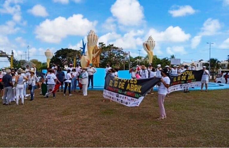 Ciudadanos de Cancún protestan contra la revocación de mandato