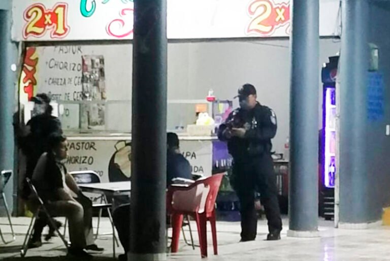 Acribillan a un hombre en una taquería de Cancún