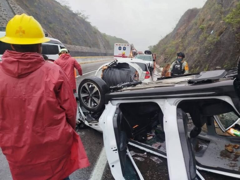 Aparatoso accidente en la Autopista del Sol deja cuatro heridos rumbo a Chilpancingo
