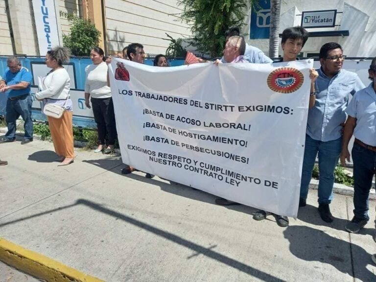 PLANTÓN DE TRABAJADORES DEL CANAL TELEYUCATAN, POR ACOSO Y HOSTIGAMIENTO LABORAL.