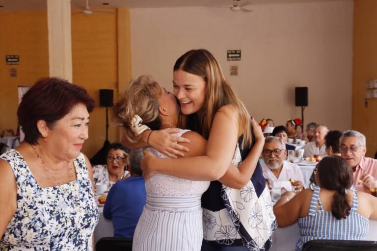 Honor al profesorado; la educación es la ruta al desarrollo: Cecilia Patrón