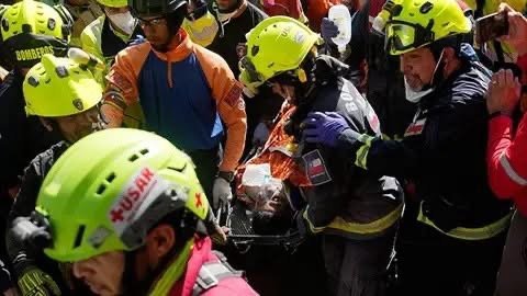 Rescatan con vida a guardia atrapado durante más de una semana tras terremotos en Venezuela