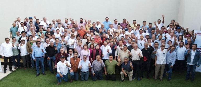 El viejo PRI toma Morena y Huacho hasta lo presume