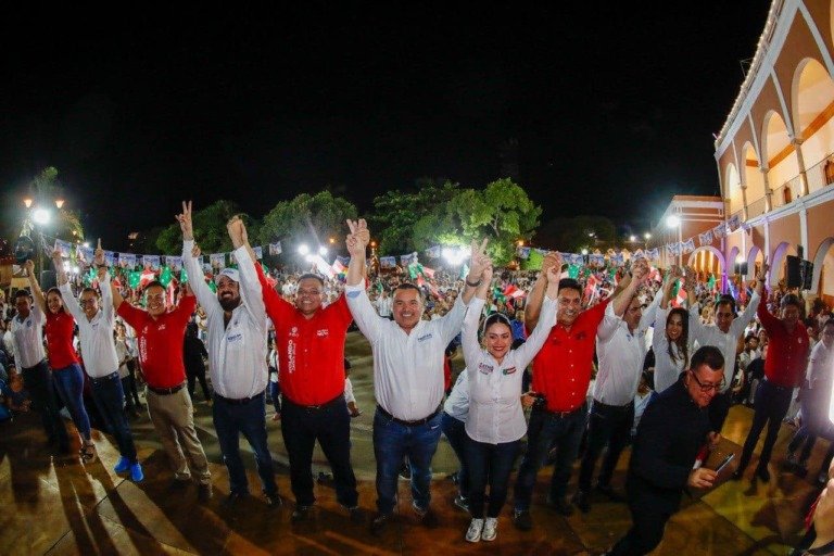 Renán Barrera muestra “:músculo” desde Tekax con apoyo multitudinario y respaldo de “plana mayor” de la política