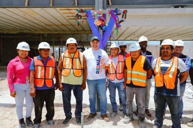 Renán Barrera promete Seguro Popular a trabajadores de la construcción y sus familias