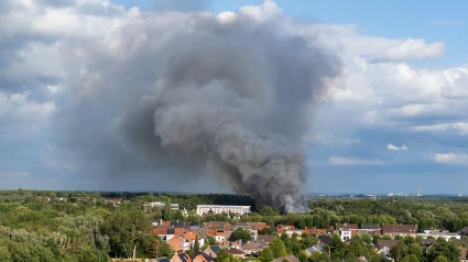 Incendio arrasa con el escenario principal de Tomorrowland, pero el festival sigue en pie
