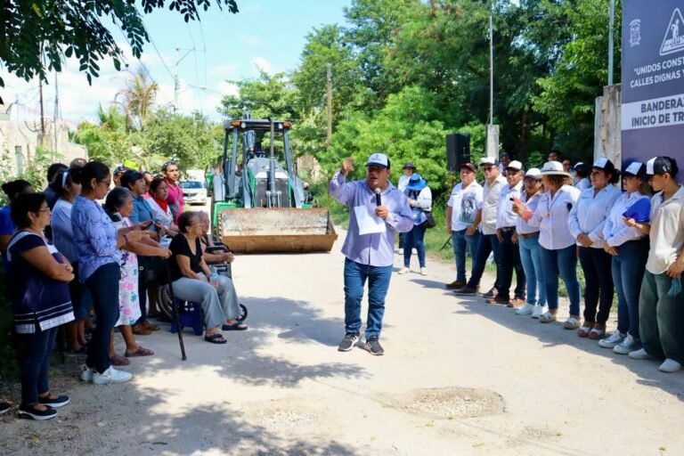 Edwin Bojórquez da inicio a trabajos de mejoramiento de calles en Cerritos Mulchechén y Pedregales de San Camilo Kanasín
