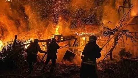 Ucrania intensifica ofensiva con drones y golpea infraestructura petrolera clave en Rusia