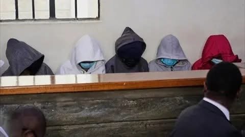Acusan a nueve estudiantes por incendio en internado de Kenia que dejó 16 niñas muertas
