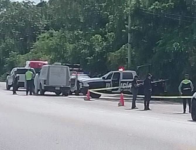 Investigan posible feminicidio tras hallazgo del cuerpo de una mujer en carretera de Quintana Roo