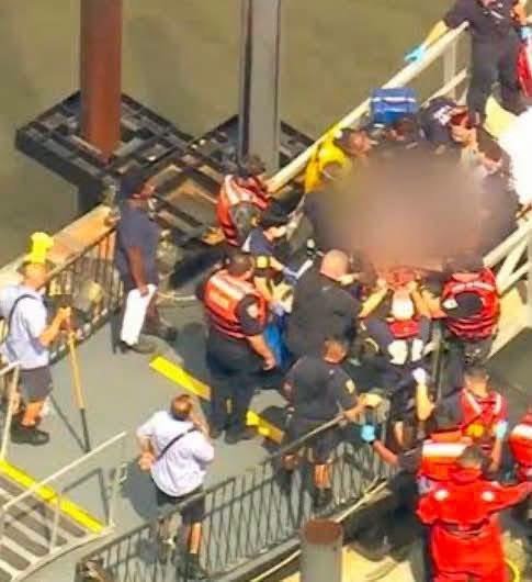 TRAGEDIA EN NUEVA YORK: VUELCA LANCHA CERCA DE LA ESTATUA DE LA LIBERTAD; MUEREN MUJER Y BEBÉ DE 5 MESES
