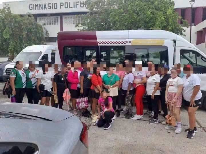 Denuncian en Tecoh presunto uso irregular de ambulancia municipal para trasladar participantes a evento de zumba