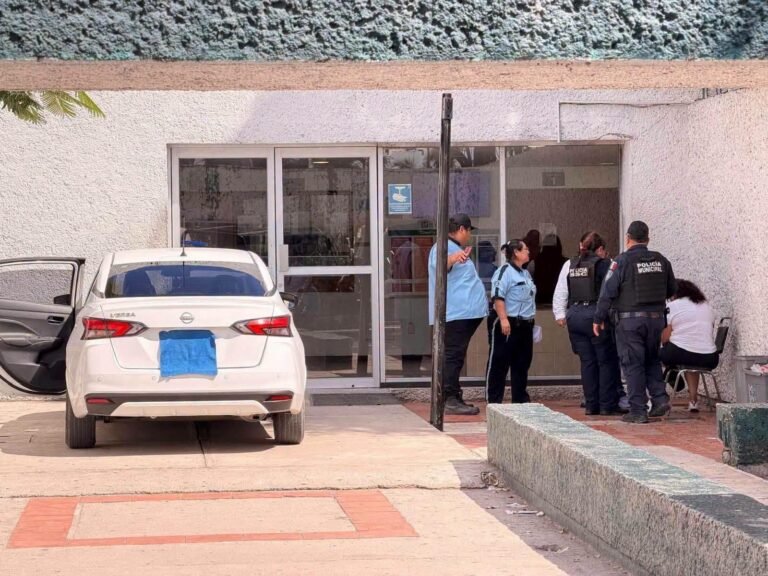 Turista fallece dentro de un vehículo de plataforma cuando buscaba atención médica en Cancún