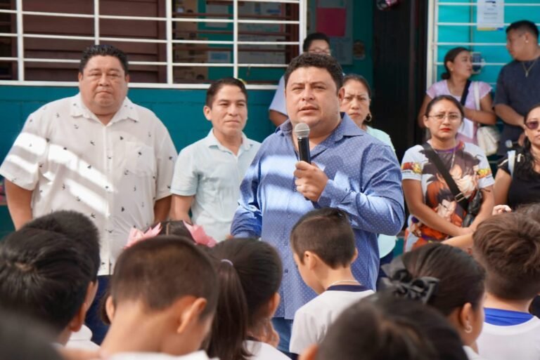 Edwin Bojórquez destaca diálogo con estudiantes, padres y maestros para fortalecer la educación en Kanasín